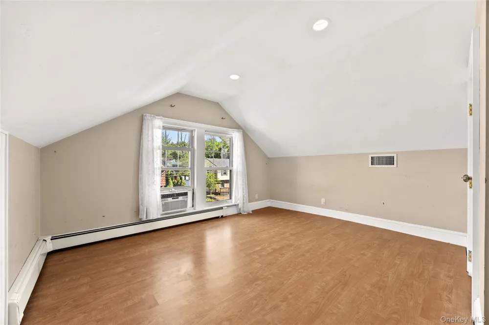 15 Pershing Avenue Locust Valley, NY 11560