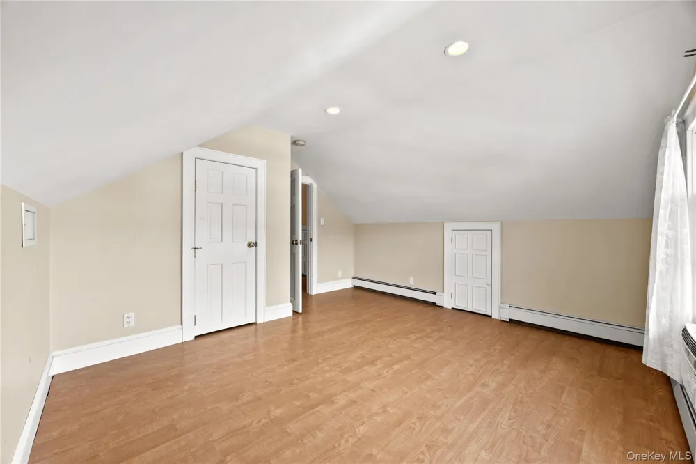 15 Pershing Avenue Locust Valley, NY 11560