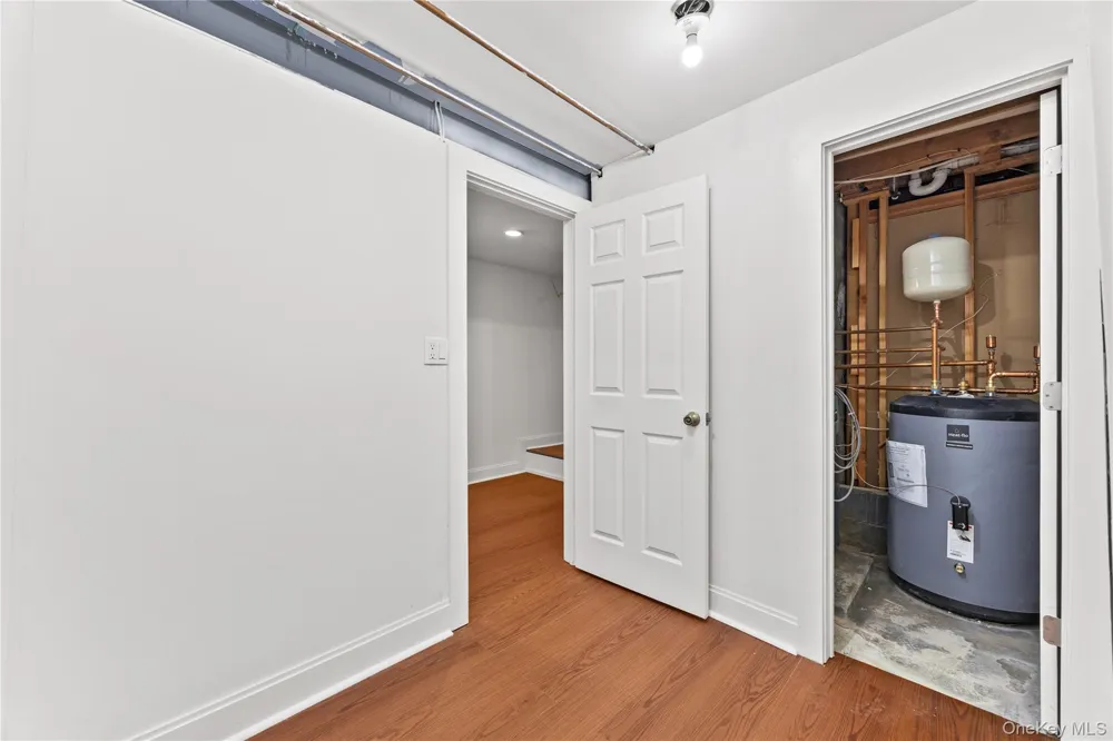15 Pershing Avenue Locust Valley, NY 11560