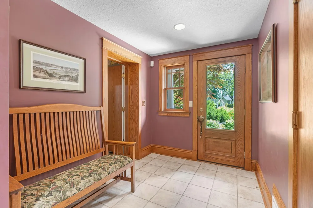 607 Ivy Falls Avenue Mendota Heights, MN 55118