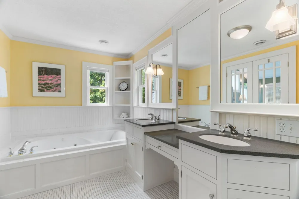 607 Ivy Falls Avenue Mendota Heights, MN 55118