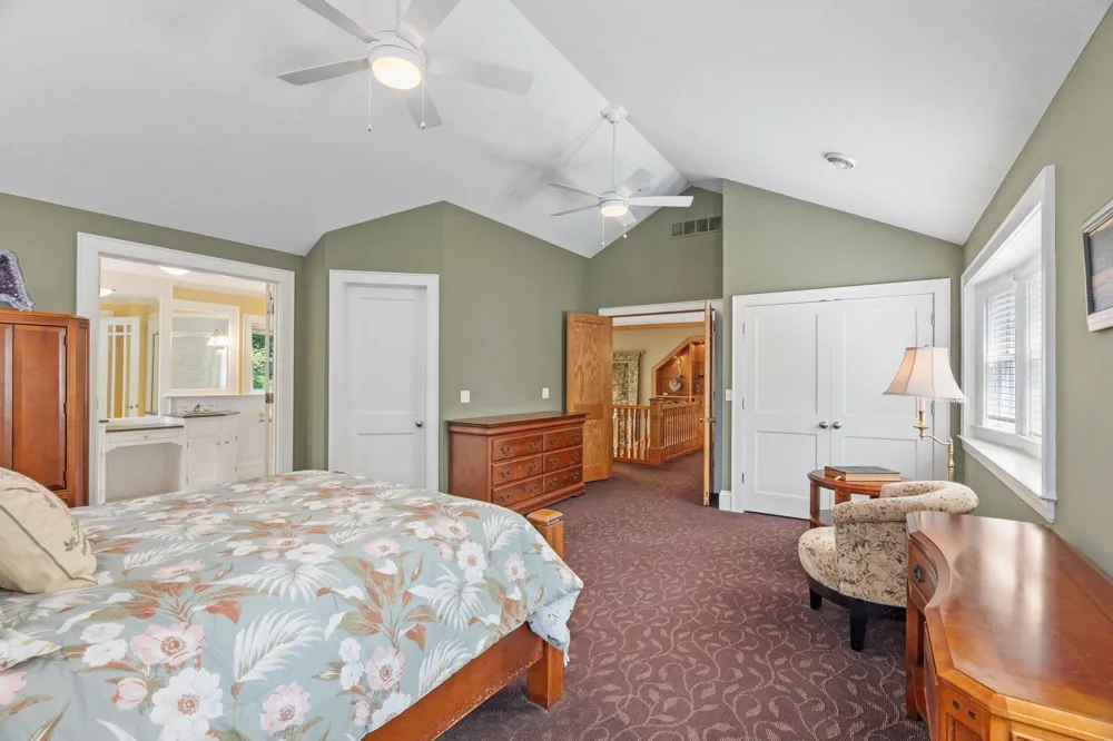 607 Ivy Falls Avenue Mendota Heights, MN 55118