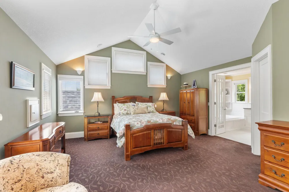 607 Ivy Falls Avenue Mendota Heights, MN 55118