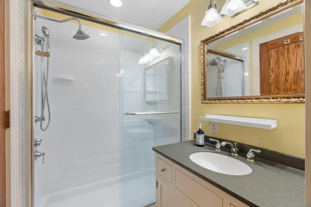 607 Ivy Falls Avenue Mendota Heights, MN 55118