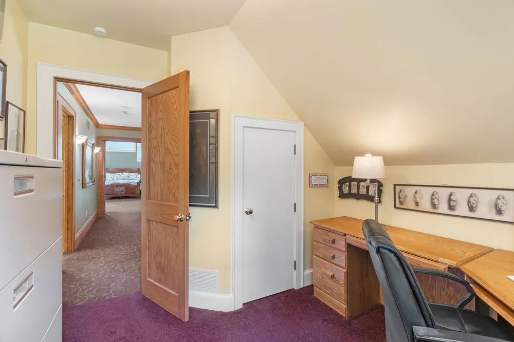 607 Ivy Falls Avenue Mendota Heights, MN 55118