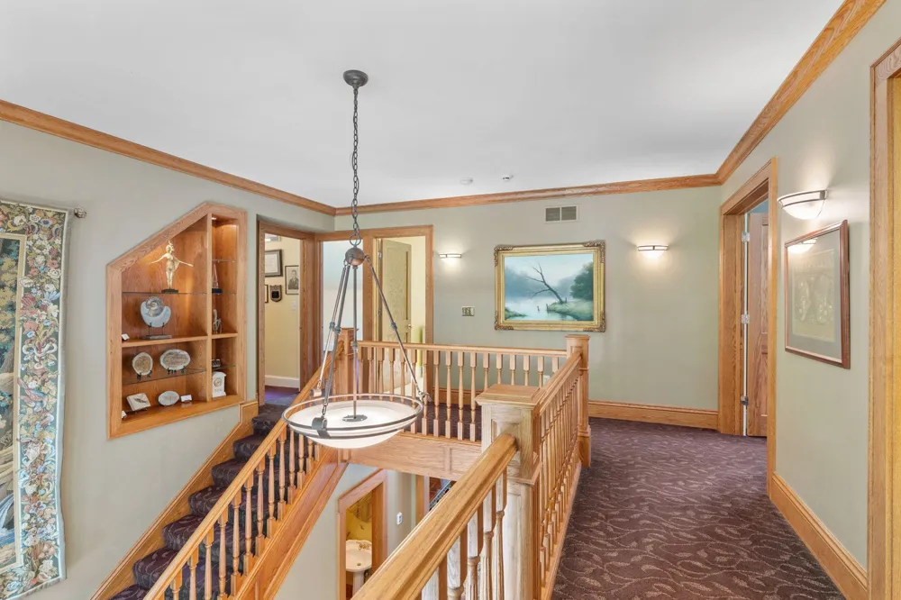 607 Ivy Falls Avenue Mendota Heights, MN 55118