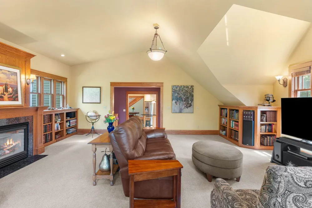 607 Ivy Falls Avenue Mendota Heights, MN 55118