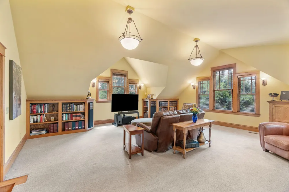 607 Ivy Falls Avenue Mendota Heights, MN 55118