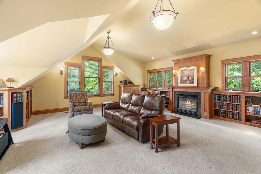 607 Ivy Falls Avenue Mendota Heights, MN 55118