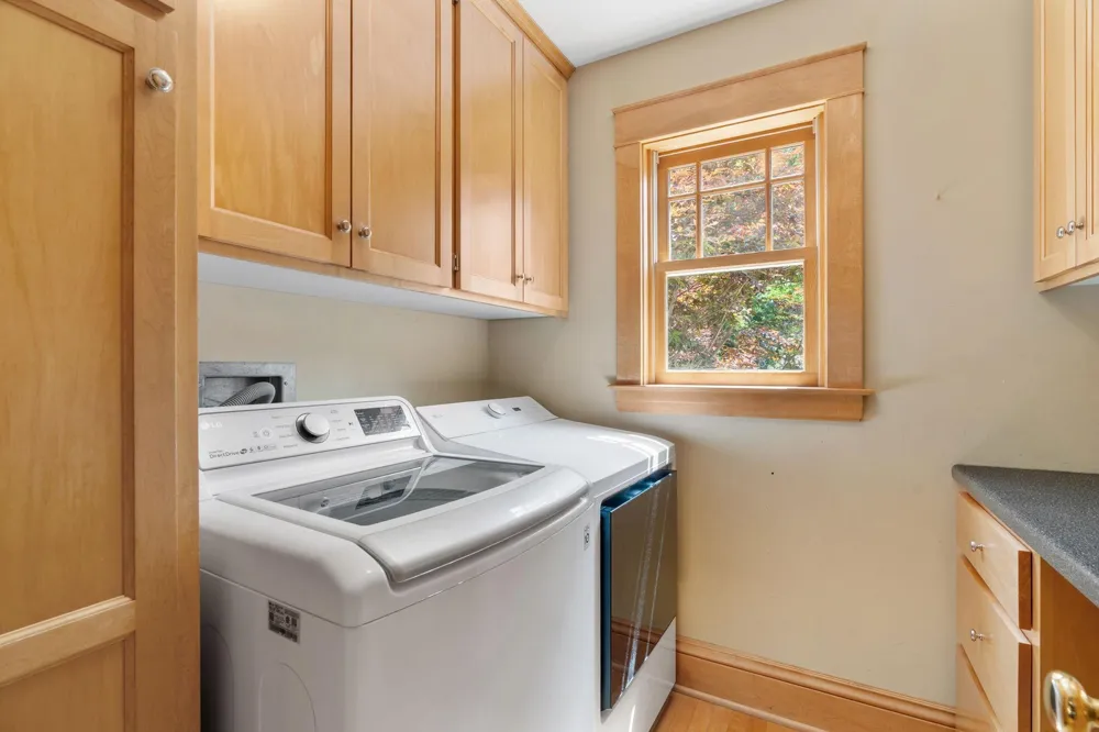 607 Ivy Falls Avenue Mendota Heights, MN 55118