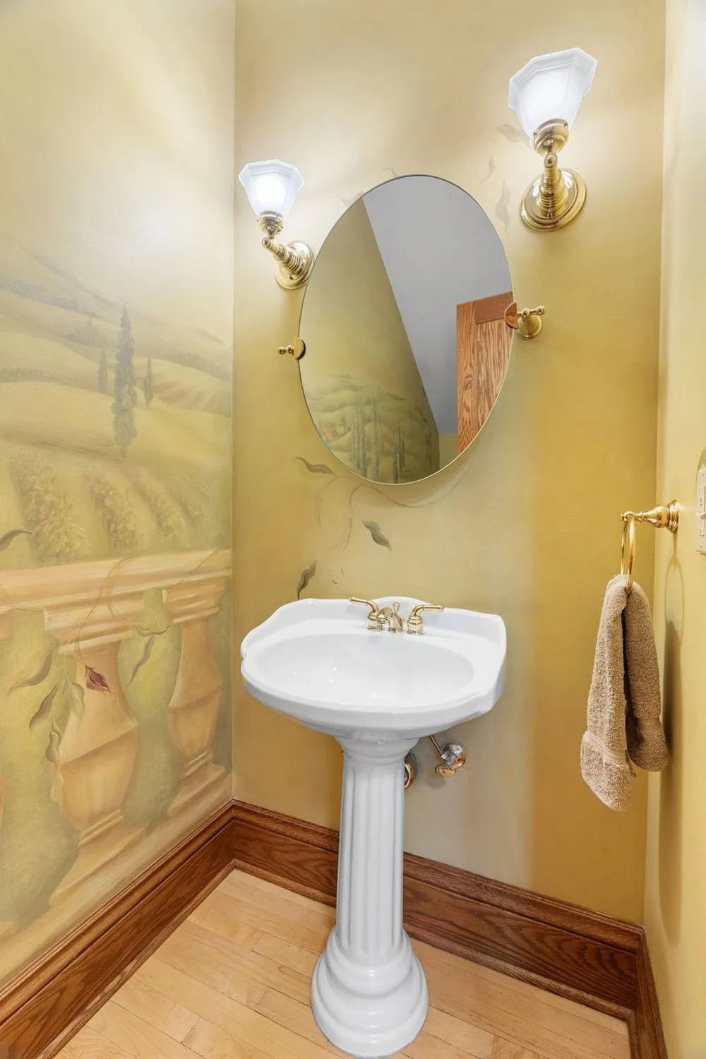 607 Ivy Falls Avenue Mendota Heights, MN 55118