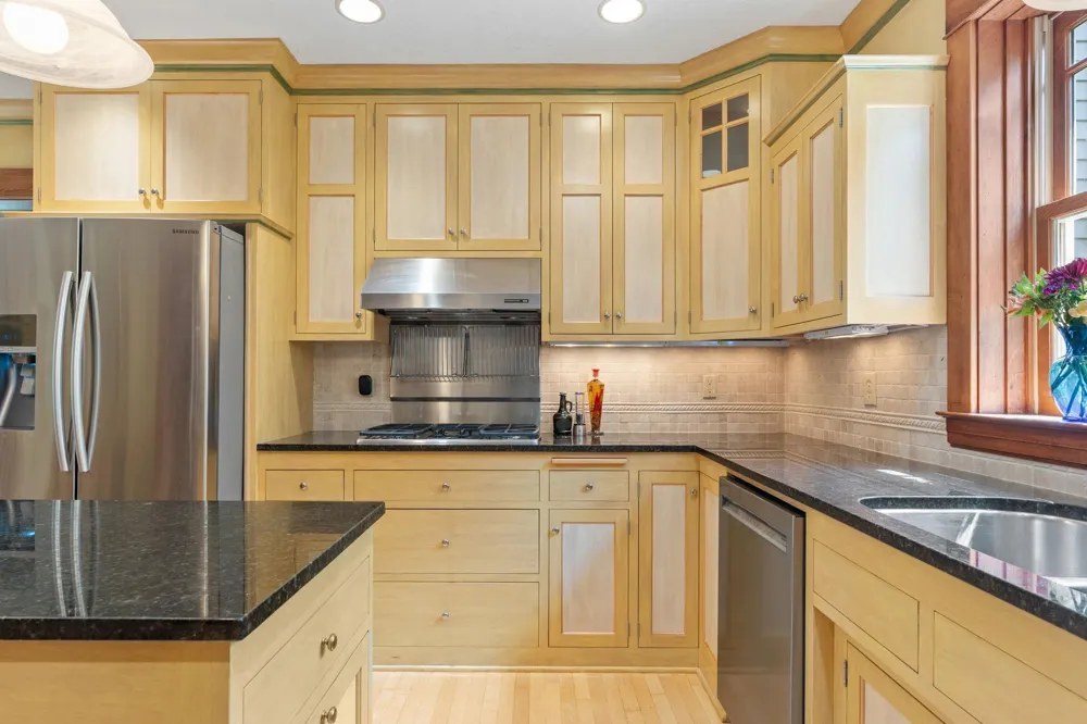 607 Ivy Falls Avenue Mendota Heights, MN 55118