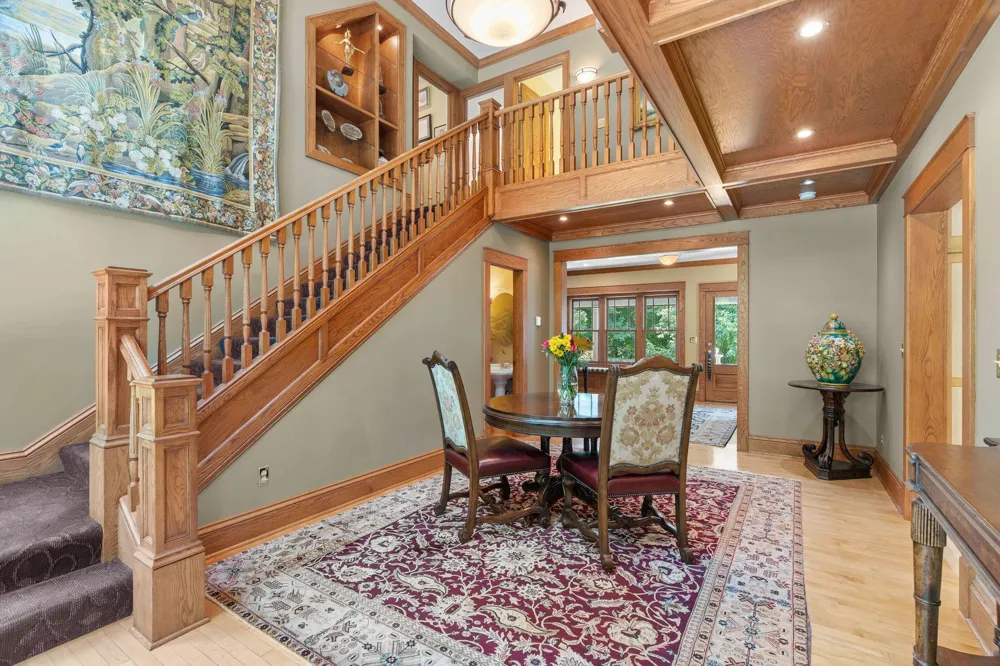 607 Ivy Falls Avenue Mendota Heights, MN 55118