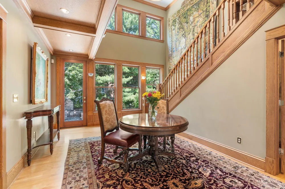 607 Ivy Falls Avenue Mendota Heights, MN 55118