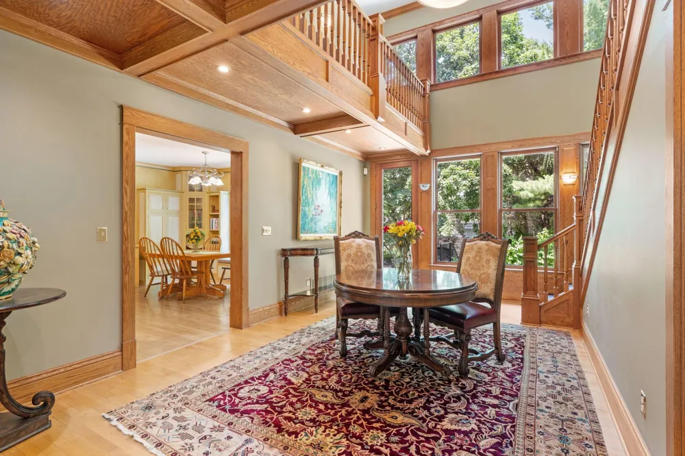 607 Ivy Falls Avenue Mendota Heights, MN 55118