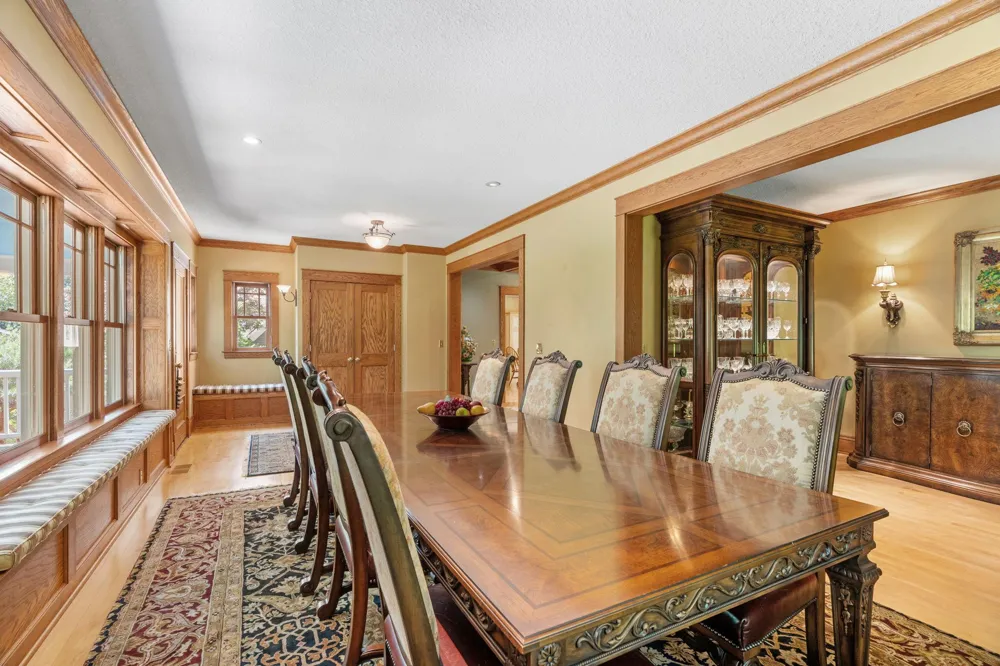 607 Ivy Falls Avenue Mendota Heights, MN 55118