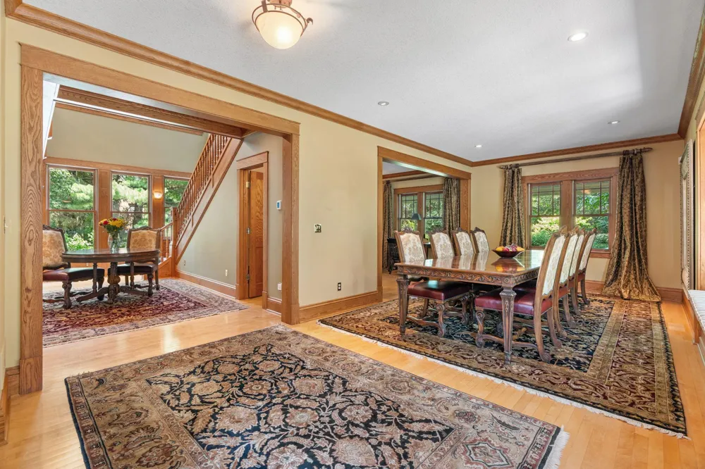 607 Ivy Falls Avenue Mendota Heights, MN 55118