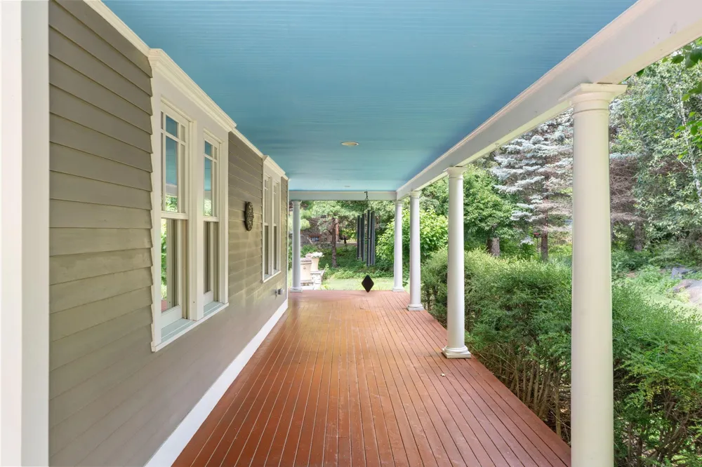 607 Ivy Falls Avenue Mendota Heights, MN 55118