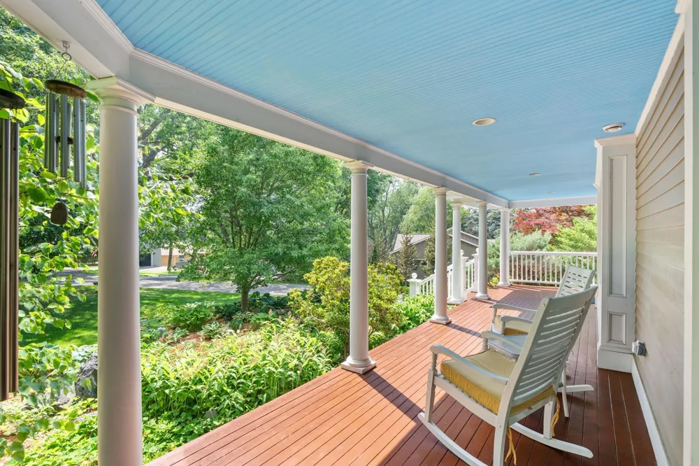 607 Ivy Falls Avenue Mendota Heights, MN 55118