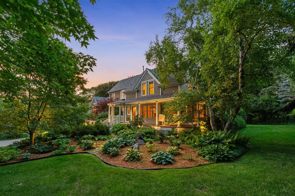 607 Ivy Falls Avenue Mendota Heights, MN 55118