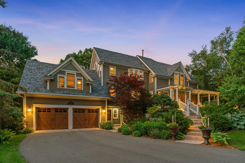 607 Ivy Falls Avenue Mendota Heights, MN 55118