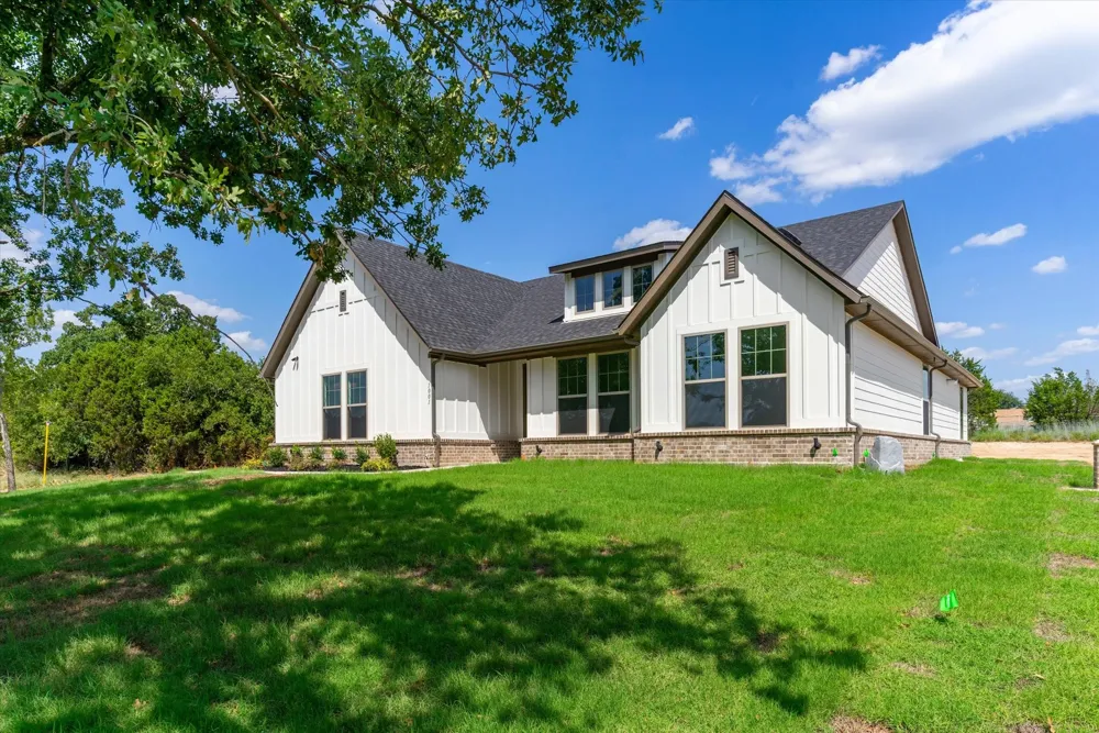 1001 Leo Lane Poolville, TX 76487