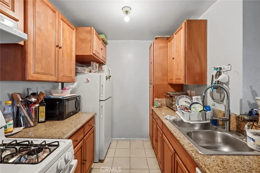 8601 International Avenue #234 Canoga Park, CA 91304