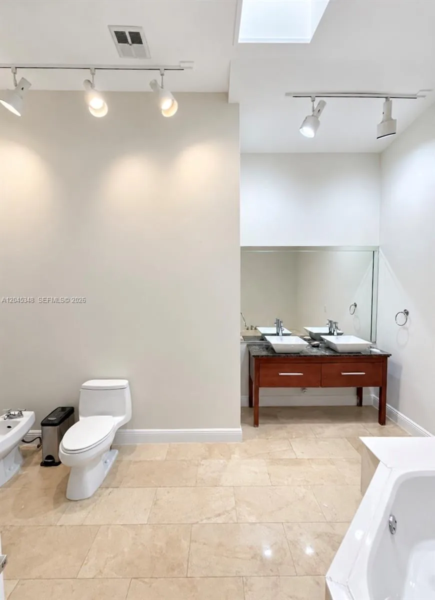 3756 NE 166th St #112 North Miami Beach, FL 33160
