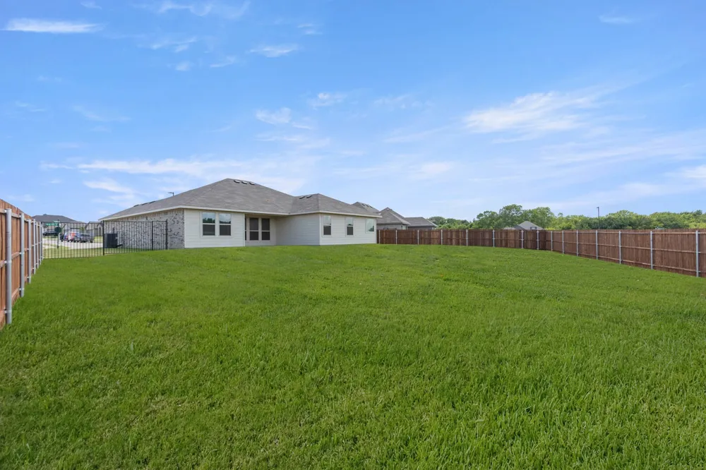 2613 River Bank Drive Burleson, TX 76028