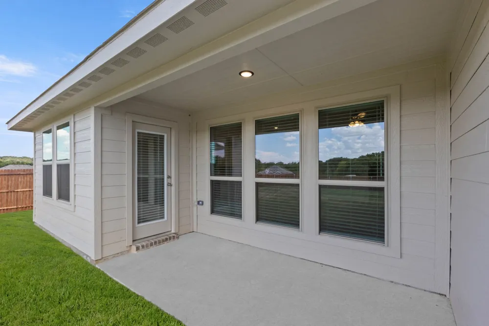 2613 River Bank Drive Burleson, TX 76028