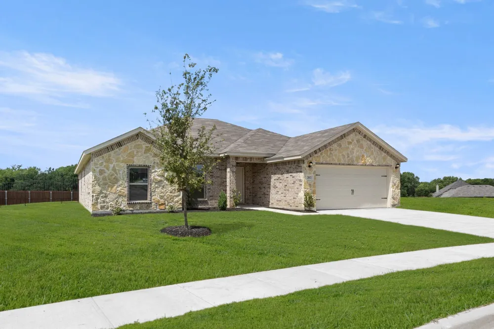 2613 River Bank Drive Burleson, TX 76028