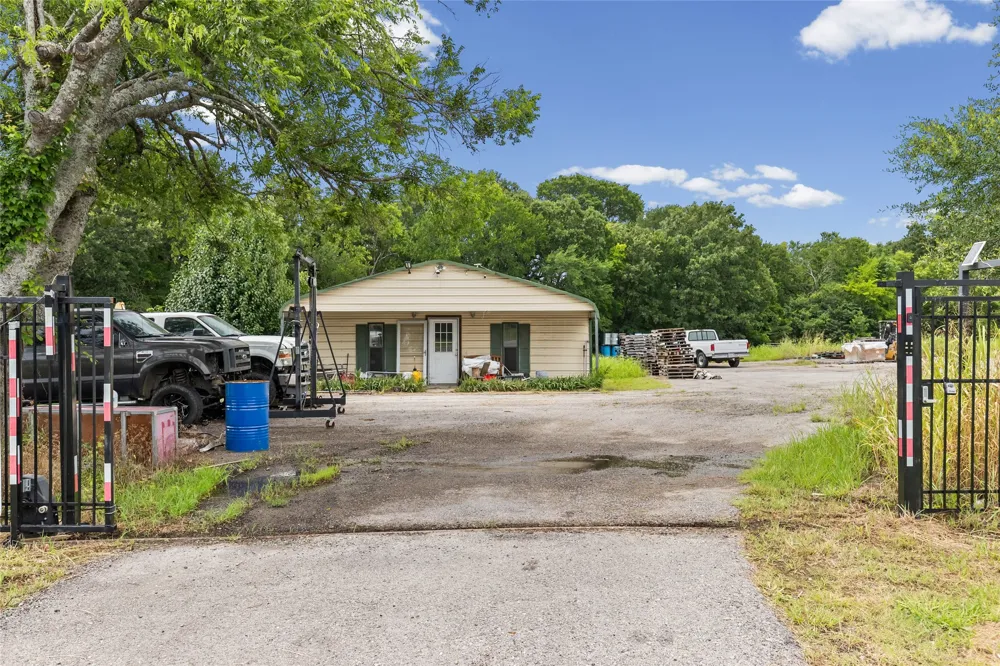 32 S Hwy 121 Highway Bonham, TX 75418