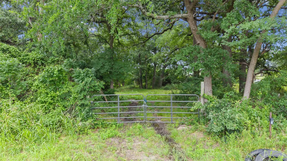 32 S Hwy 121 Highway Bonham, TX 75418