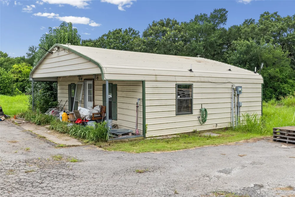 32 S Hwy 121 Highway Bonham, TX 75418