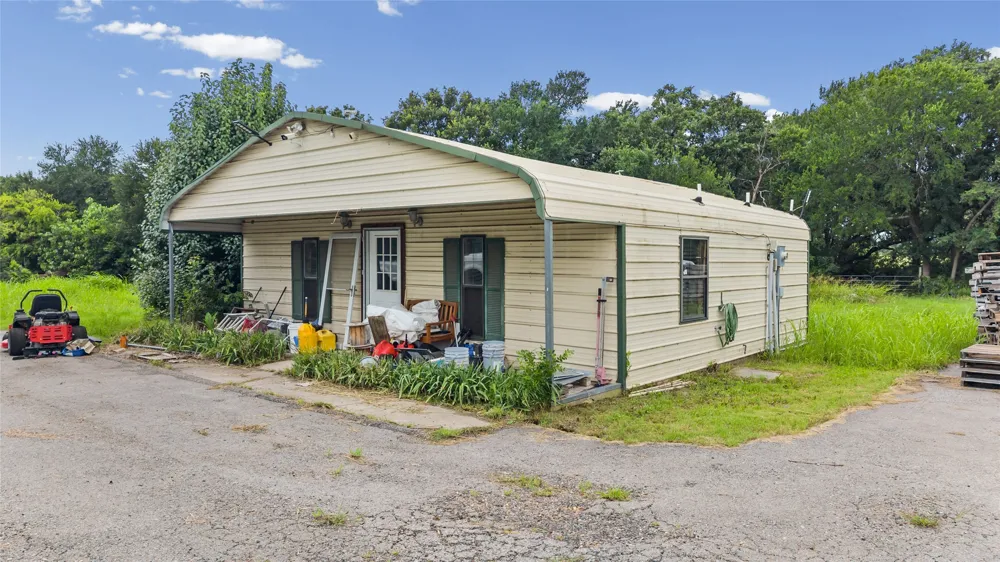 32 S Hwy 121 Highway Bonham, TX 75418