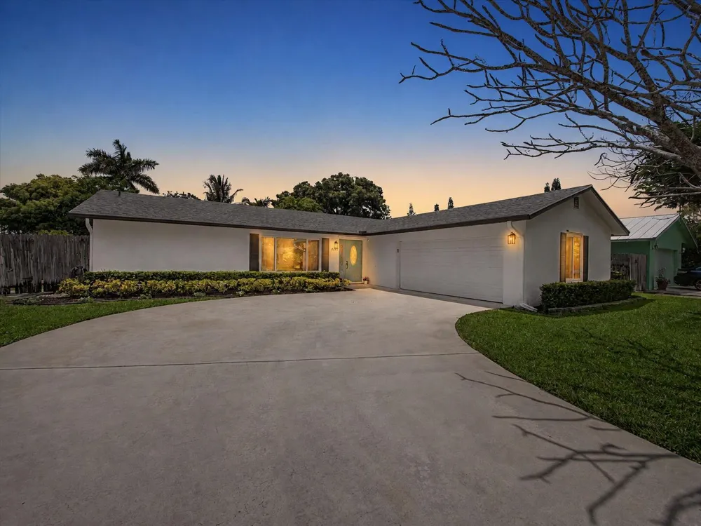 126 Chapel Lane Tequesta, FL 33469
