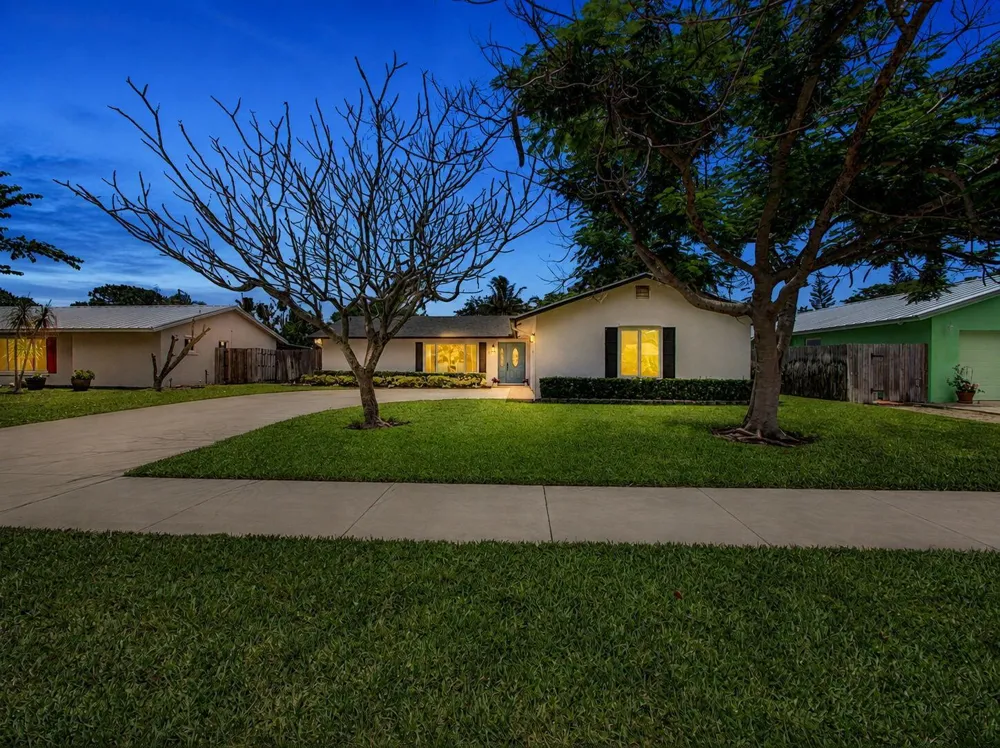 126 Chapel Lane Tequesta, FL 33469