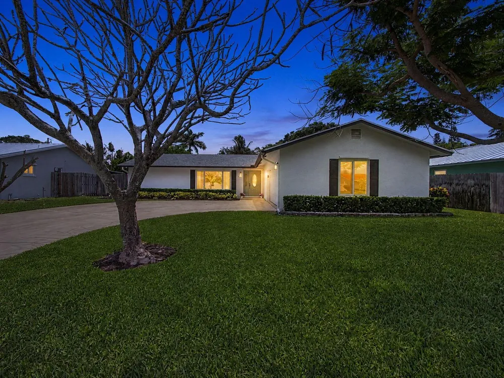 126 Chapel Lane Tequesta, FL 33469
