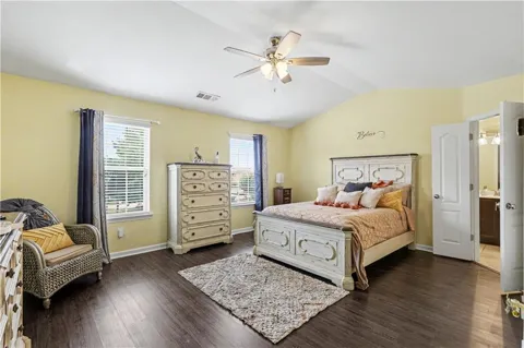 5563 Radford Loop