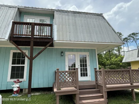 590 Royal Oak Drive
