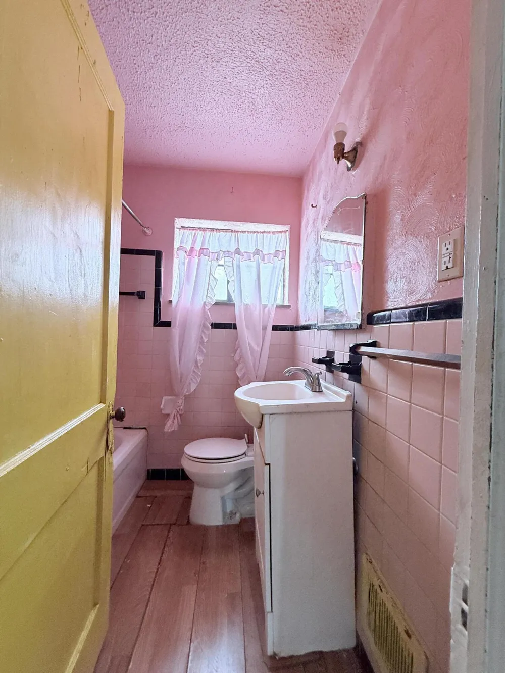 15786 Tracey Street Detroit, MI 48227
