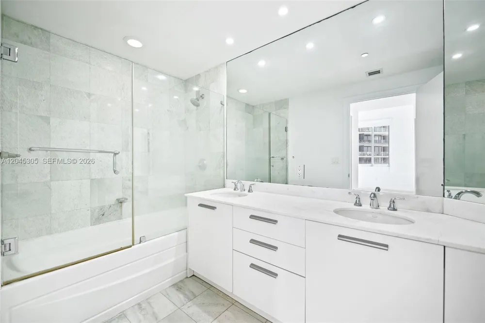 1050 Brickell Ave #3314 Miami, FL 33131