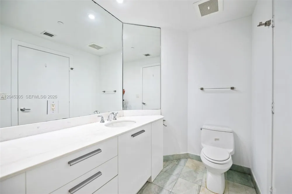 1050 Brickell Ave #3314 Miami, FL 33131