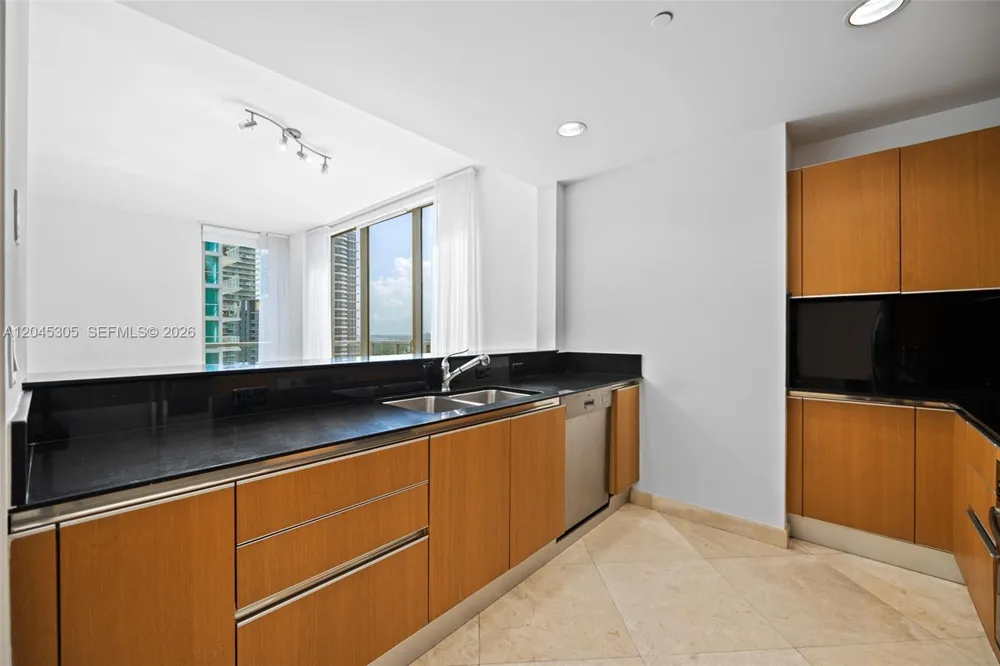 1050 Brickell Ave #3314 Miami, FL 33131