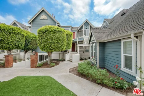810 Baker Street #204