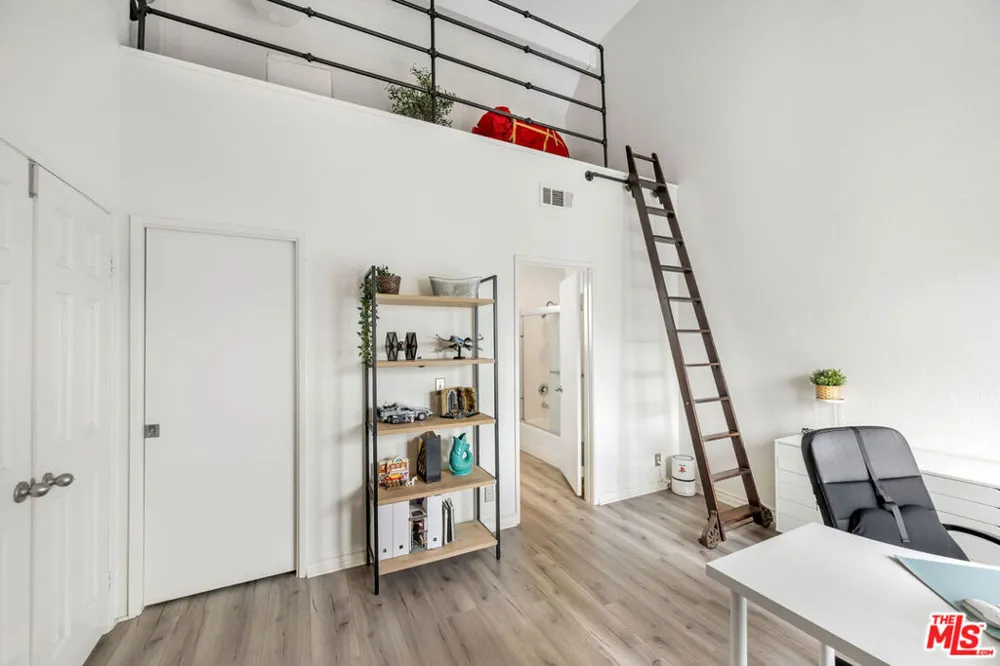 810 Baker Street #204 Costa Mesa, CA 92626