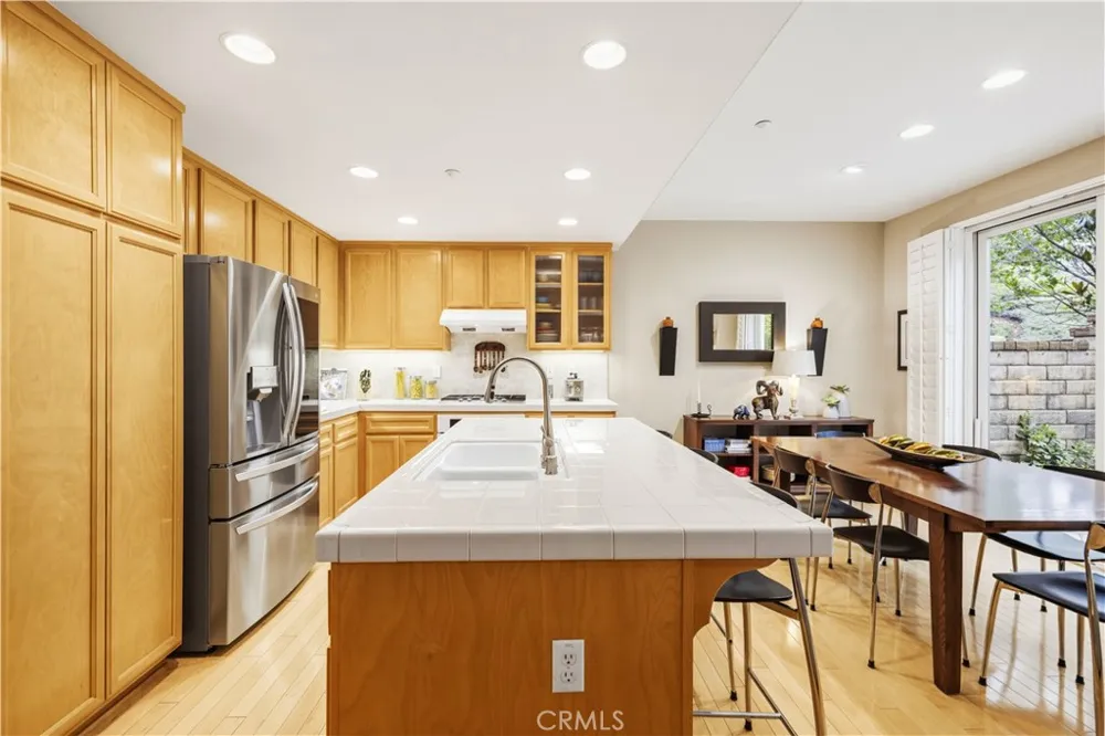 25441 Eagle Lane #140 Valencia, CA 91381