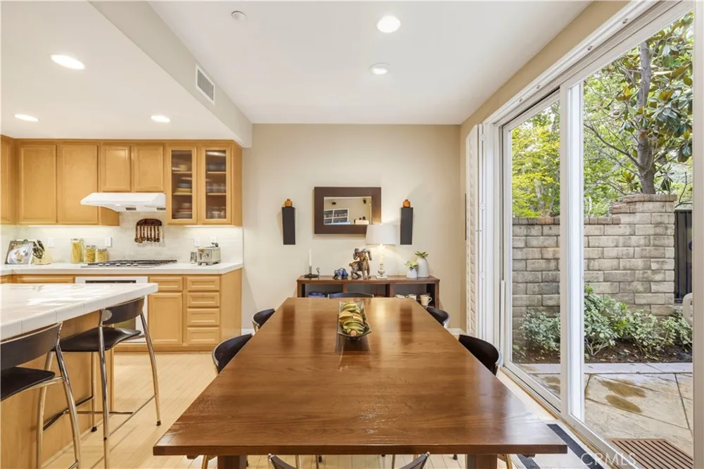 25441 Eagle Lane #140 Valencia, CA 91381