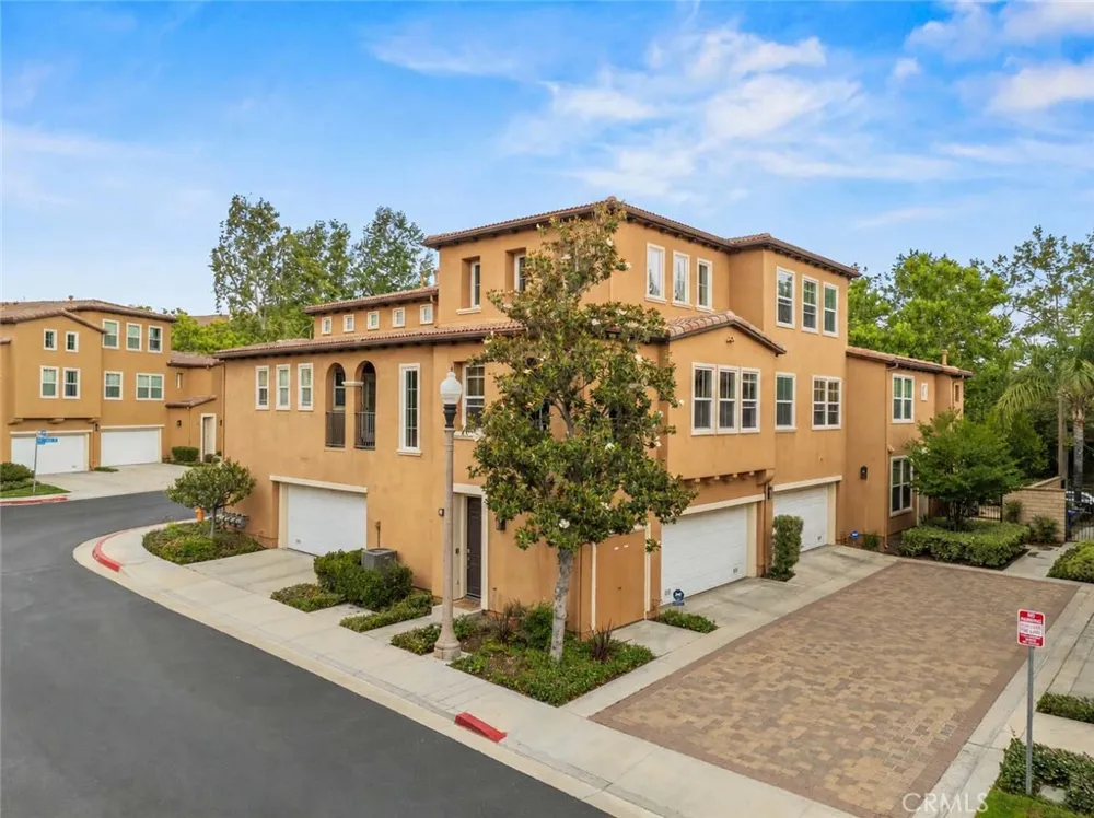 25441 Eagle Lane #140 Valencia, CA 91381