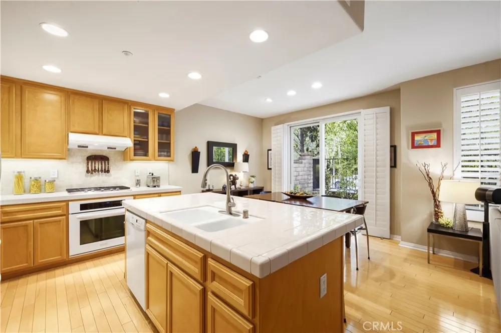 25441 Eagle Lane #140 Valencia, CA 91381